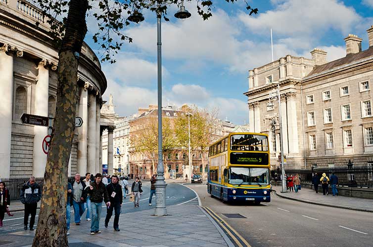 street-dublin-ireland-trinity-college