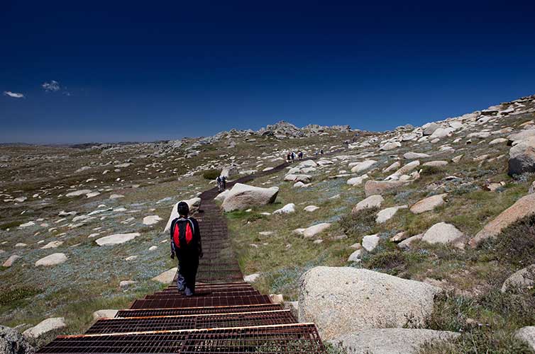 hiking snowy mountain visit australia