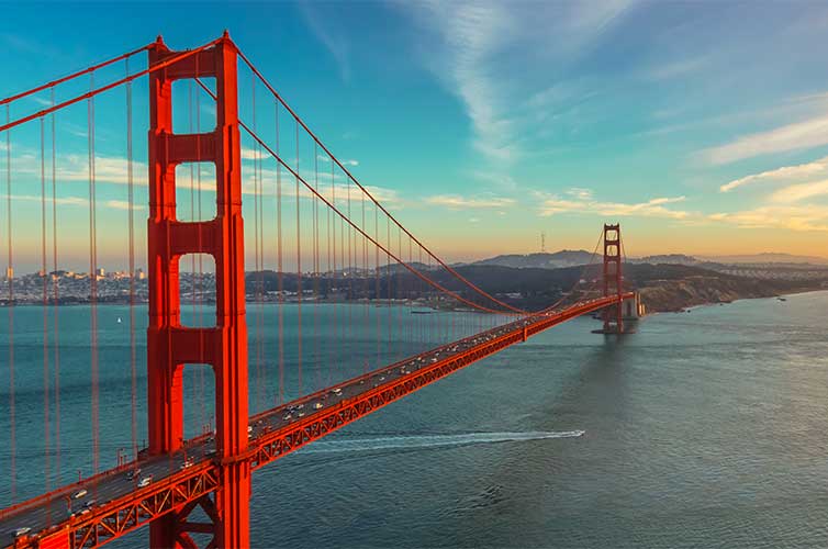 Golden Gate Bridge in San Francisco, California: A great spot for weekend getaways.