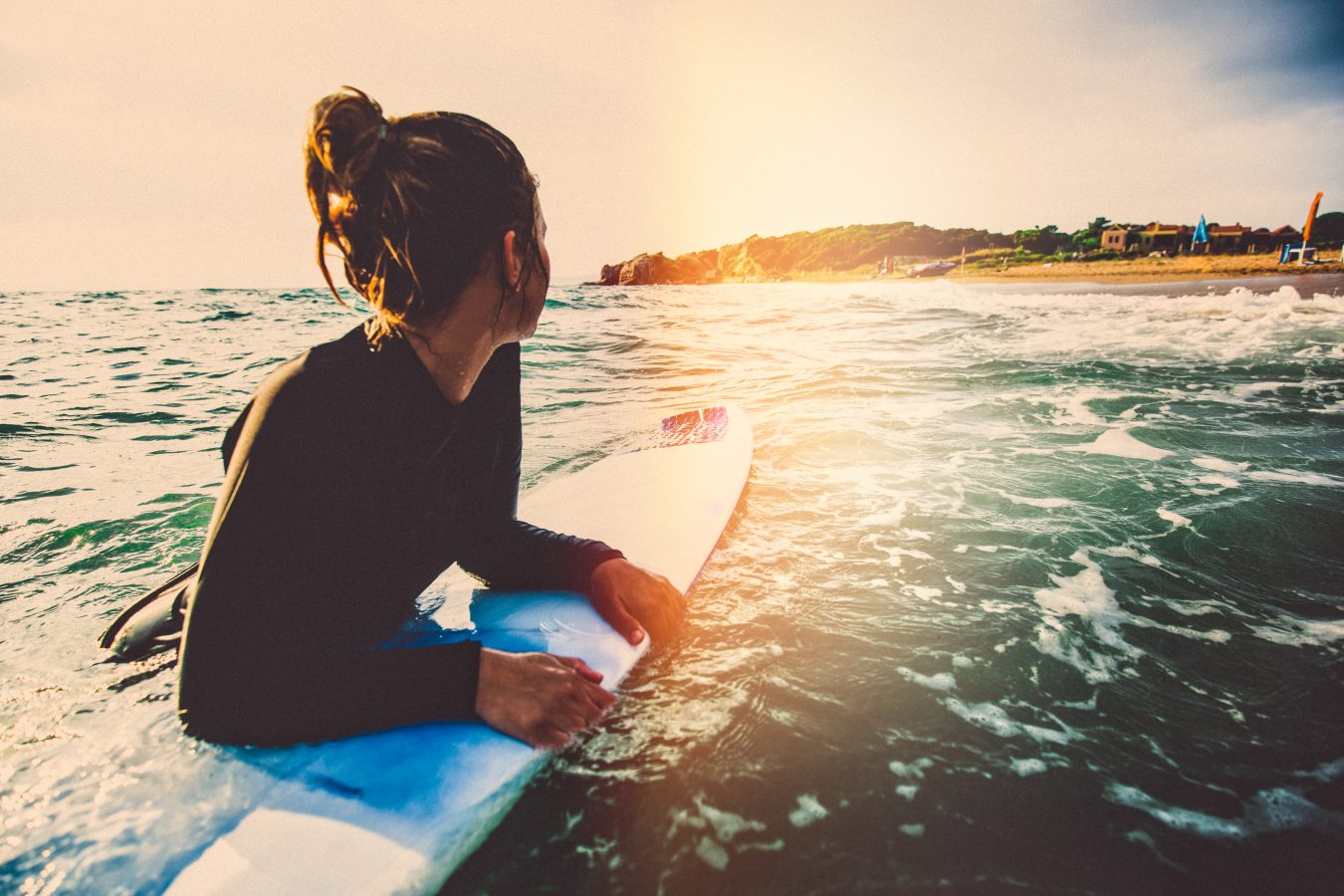 travel-surfing-in-ocean