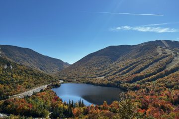 Artist's Bluff in the White Mountains of New Hampshire during fall foliage on a clear, blue sky day.